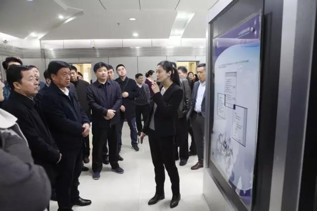  高級(jí)質(zhì)量ACE經(jīng)理康婧向代表們介紹ACE運(yùn)營(yíng)系統(tǒng)的運(yùn)營(yíng)模式